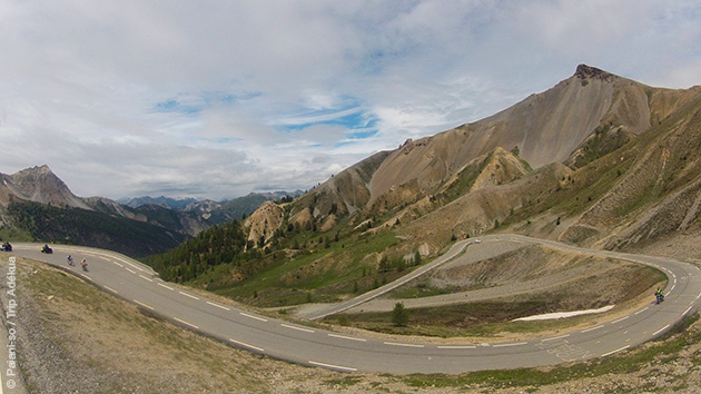 Un parcours cyclosportif le temps d'un week end dans les Alpes, avec un logement en hôtel 3 étoiles