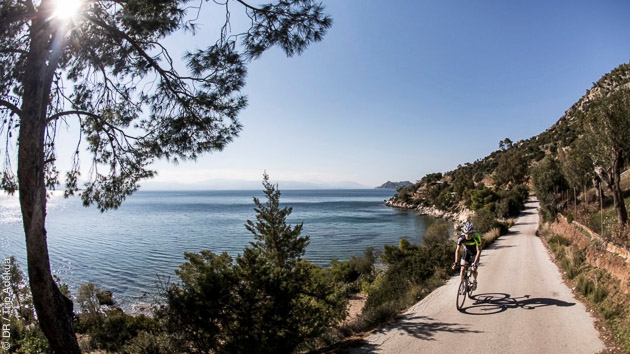 Circuit cycliste sur les routes de Grèce, avec hébergement en hôtel 5 étoiles et location de vélo