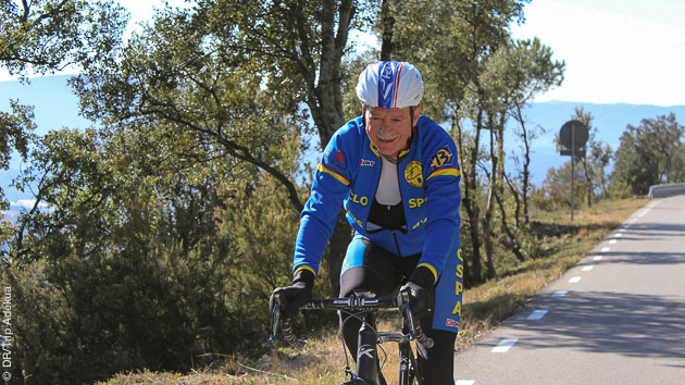 Stage sportif et touristique en vélo sur les routes catalanes, à Lloret del Mar