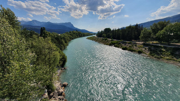 Des singletracks de VTT enduro autour du lac de Serre-Ponçon
