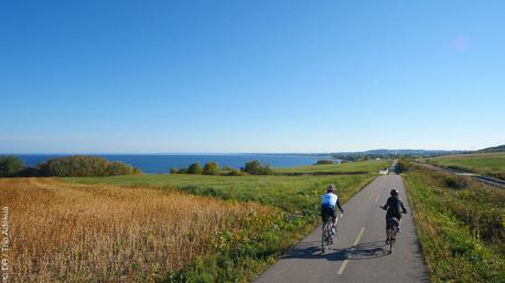 Un circuit vélo en toute sécurité, sur des pistes cyclables pour découvrir la région autour du Lac Saint Jean